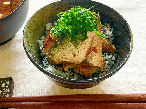 鰯の柚子蜂蜜醤油煮で黒胡麻たっぷり簡単どんぶり♡